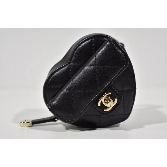 Chanel 22S Black Runway Heart Mini Lambskin Quilted Flap Zipped Arm Coin Purse - Picture 2 of 12
